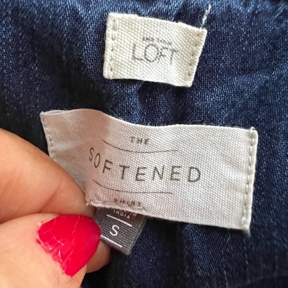 Loft The Softened Dark Blue Chambray top. Size S. - Picture 10 of 10